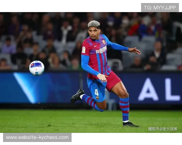 欧冠：十人巴萨客场0-3不敌切尔西，阿劳霍半场染红令局势急转直下